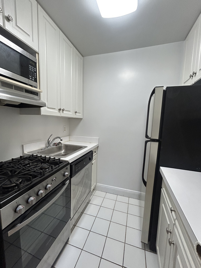 130 East 24th Street - Photo 0