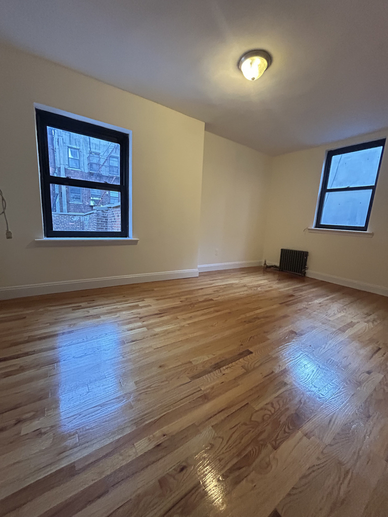130 East 24th Street - Photo 6