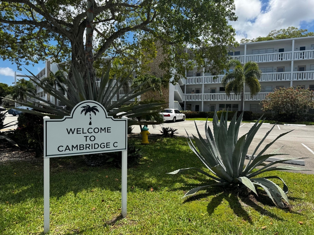 3058 Cambridge C - Photo 0