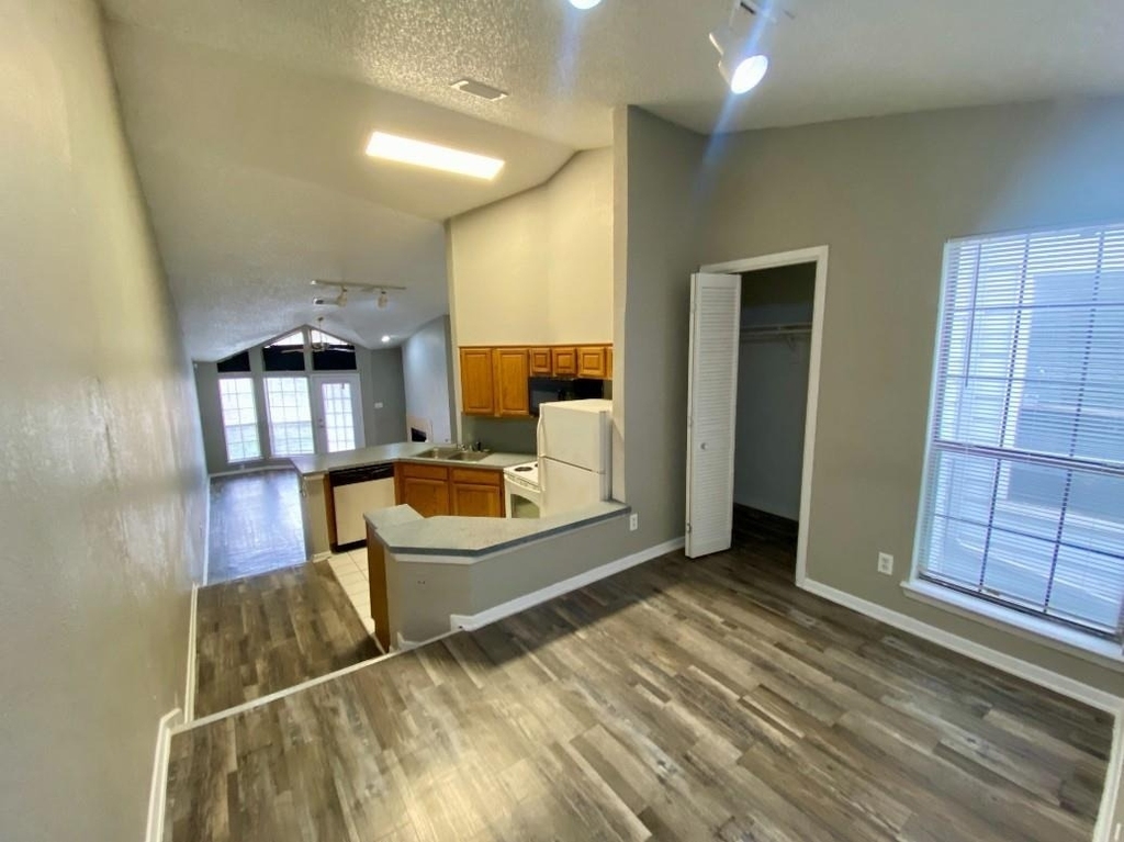 9823 Summerwood Circle - Photo 9