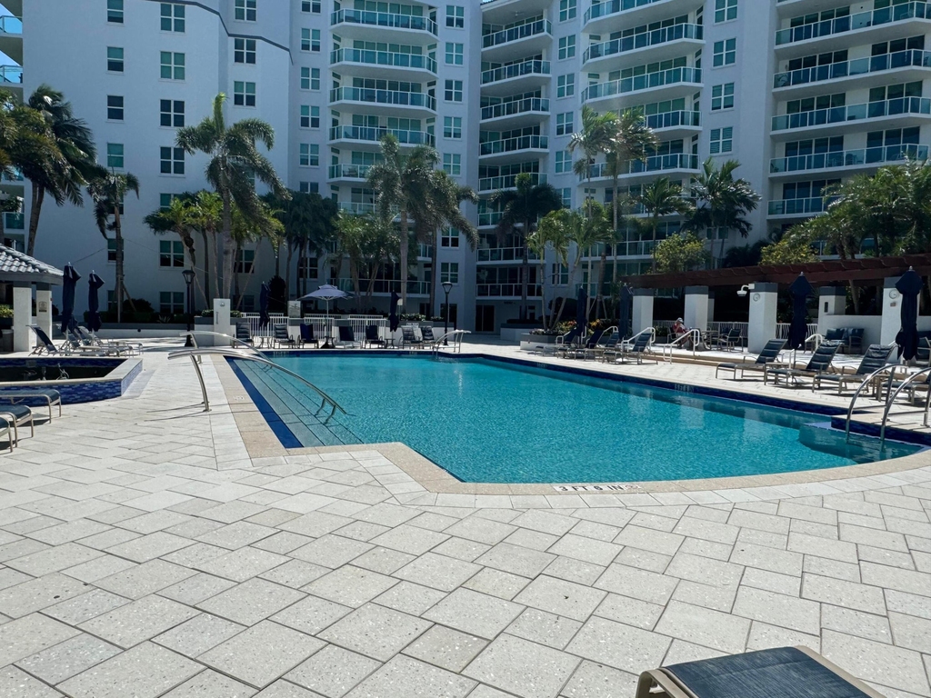550 Se Mizner Boulevard - Photo 2