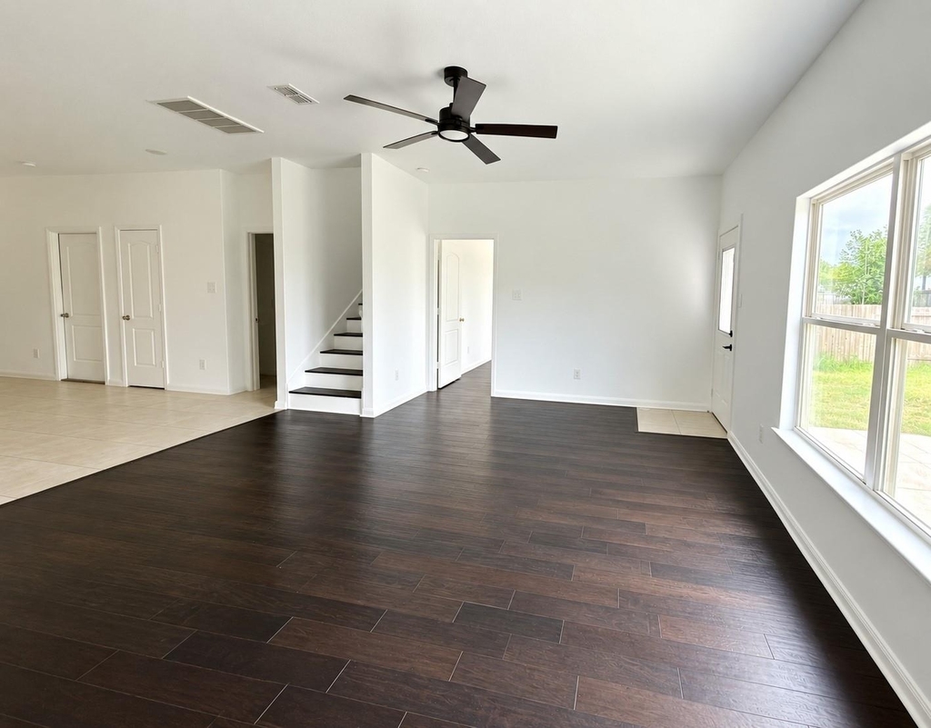 4405 Elderberry Street - Photo 2