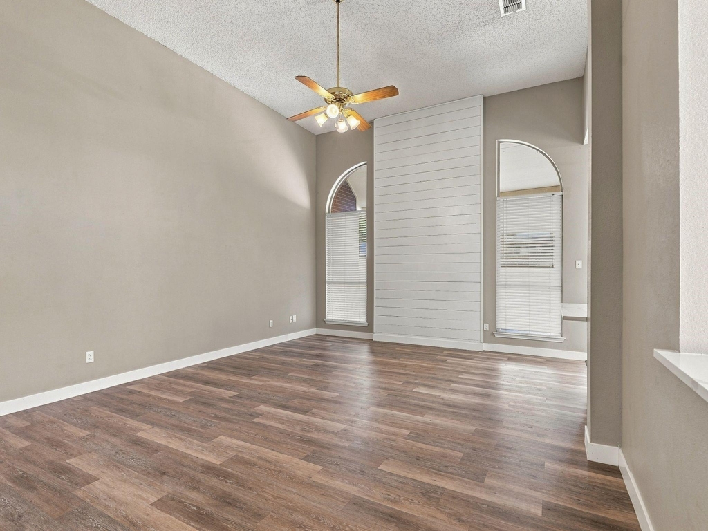 8201 Pacific Street - Photo 9