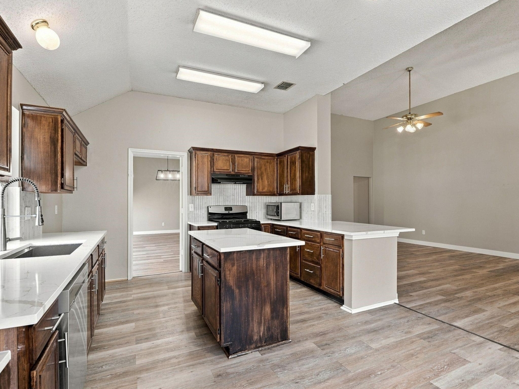8201 Pacific Street - Photo 14