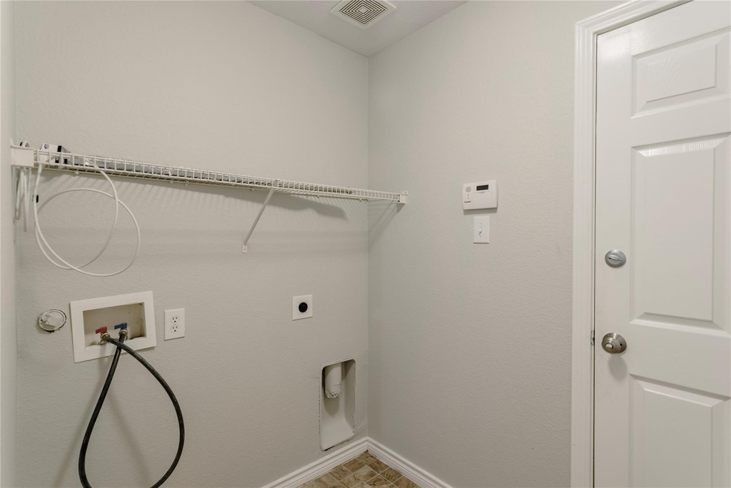 8915 Wild Rose Lane - Photo 28