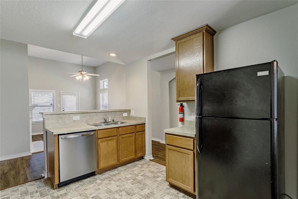 8915 Wild Rose Lane - Photo 9