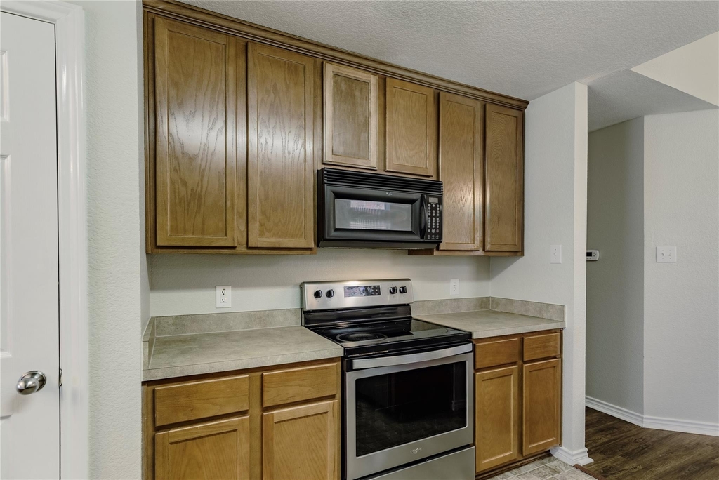 8915 Wild Rose Lane - Photo 7