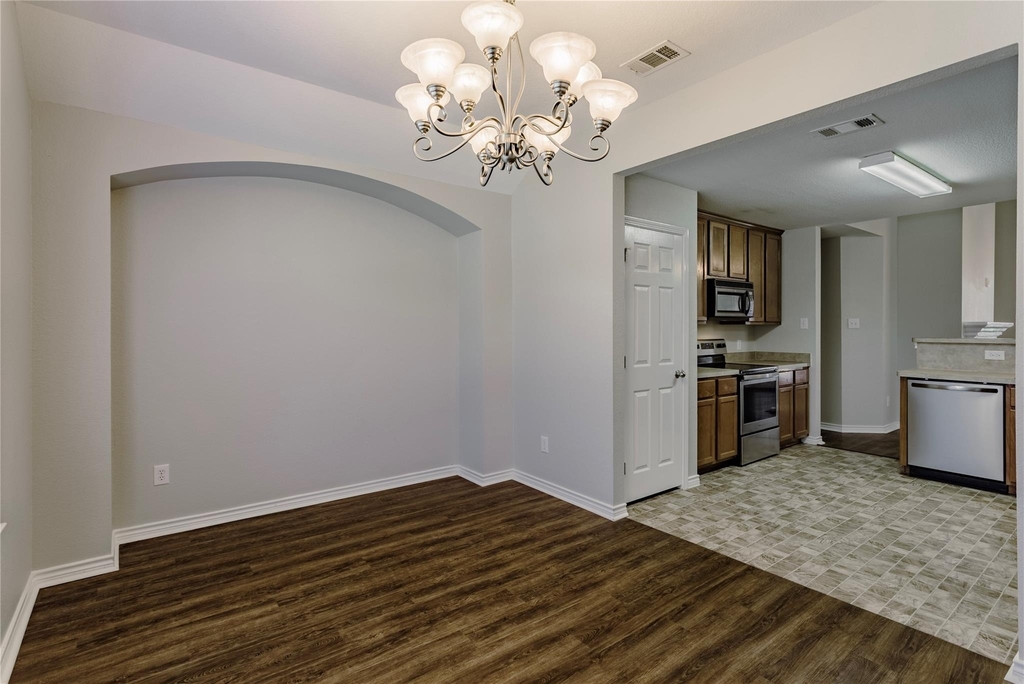 8915 Wild Rose Lane - Photo 11