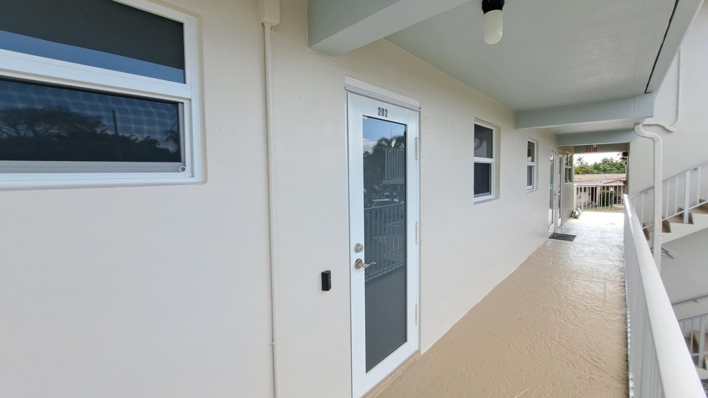 1445 Se 15th Court - Photo 40