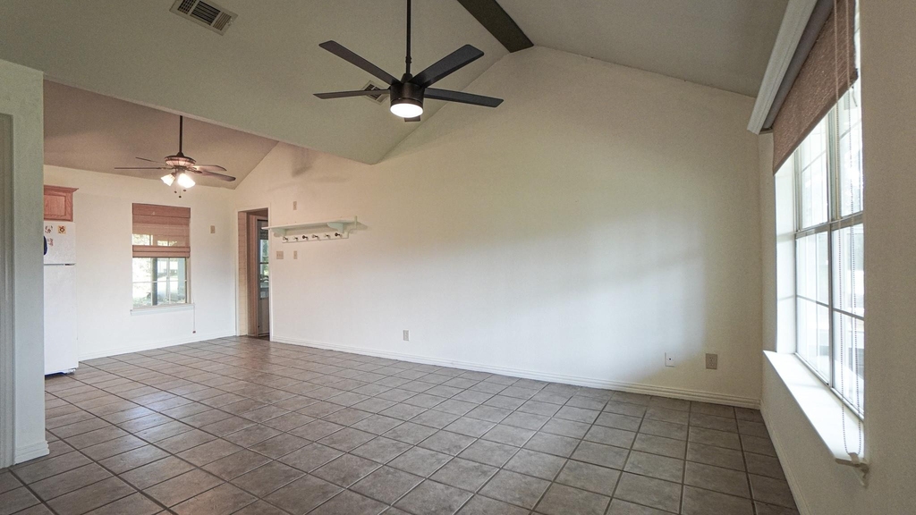 1044 N King Road - Photo 4