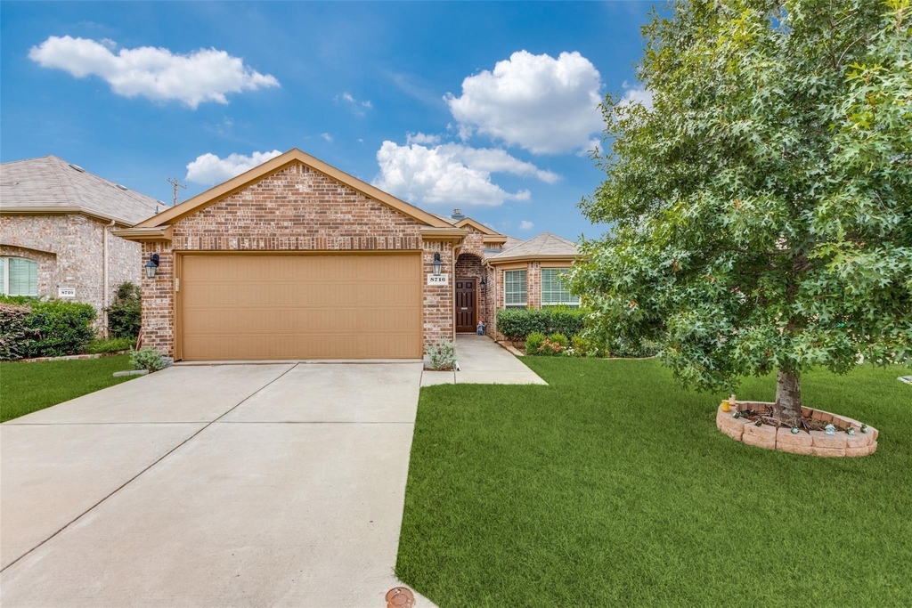 8716 Cowboy - Photo 1