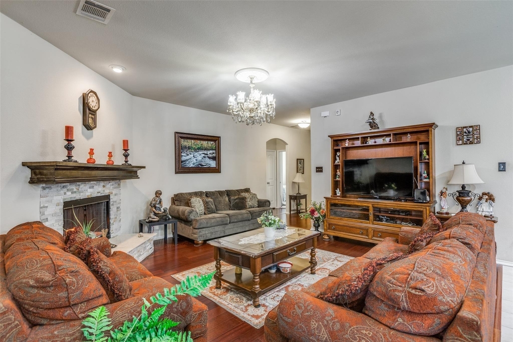 8716 Cowboy - Photo 3