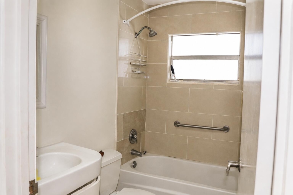 120 Seville - Photo 10