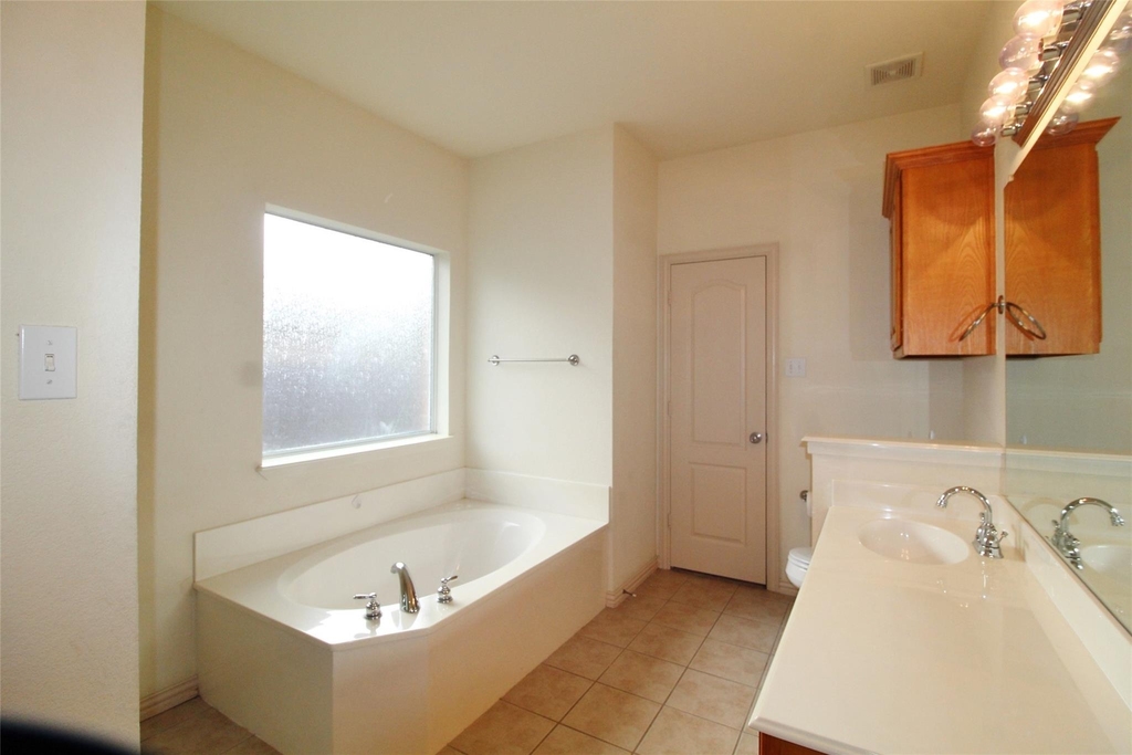 6218 Bentwood Drive - Photo 9