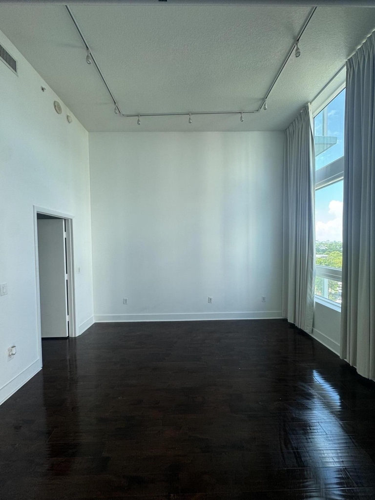 1900 N Bayshore Drive - Photo 4