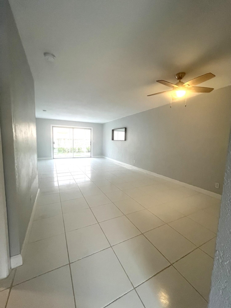 1001 Se 3rd Street - Photo 7