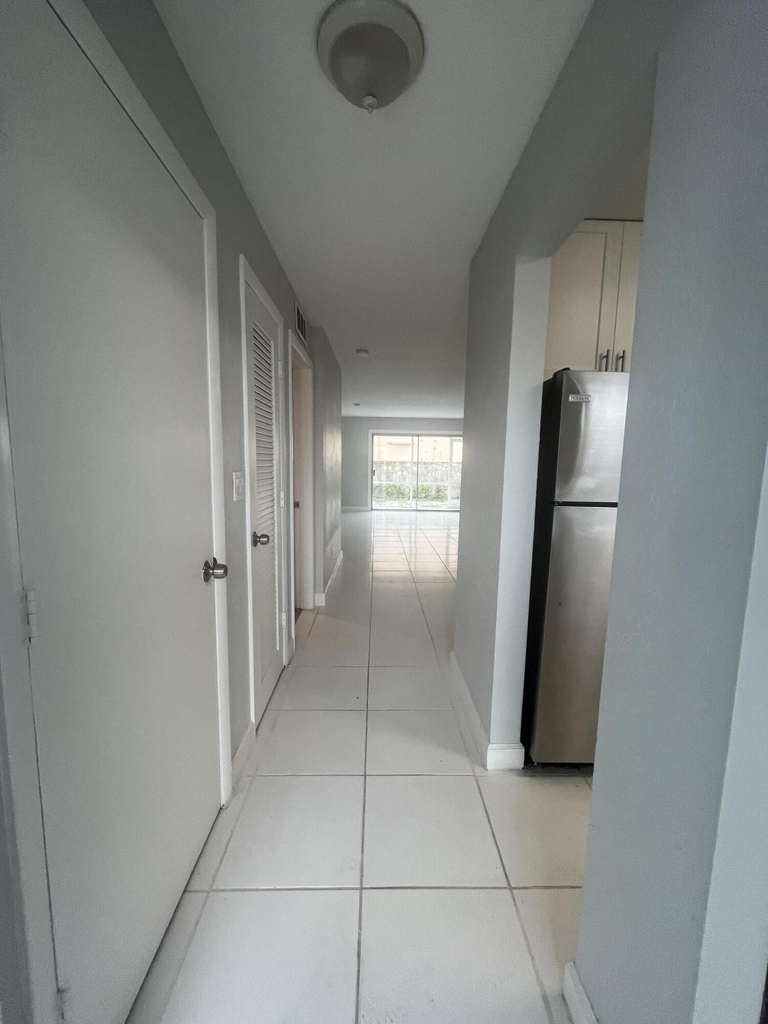 1001 Se 3rd Street - Photo 1