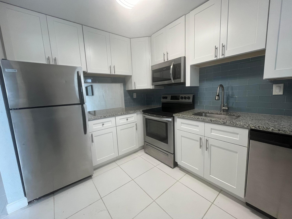 1001 Se 3rd Street - Photo 6