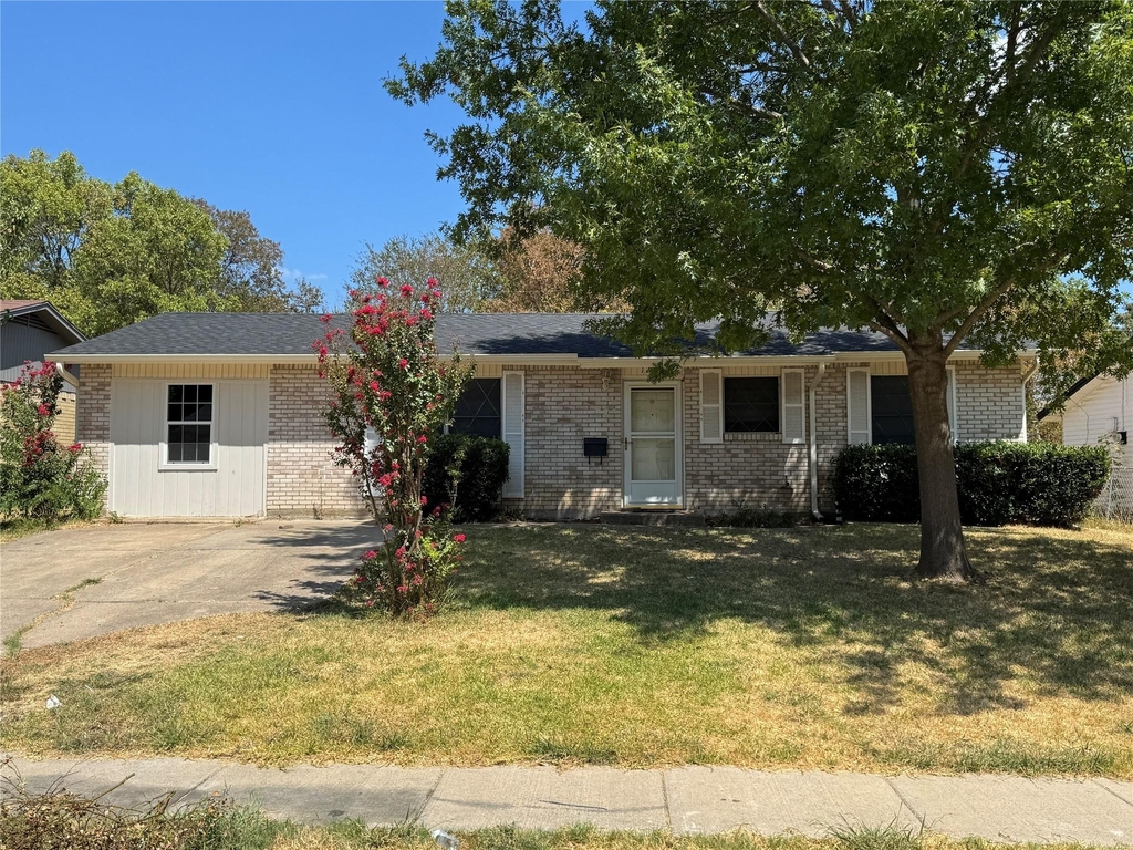 1229 Greenbrier Drive - Photo 0
