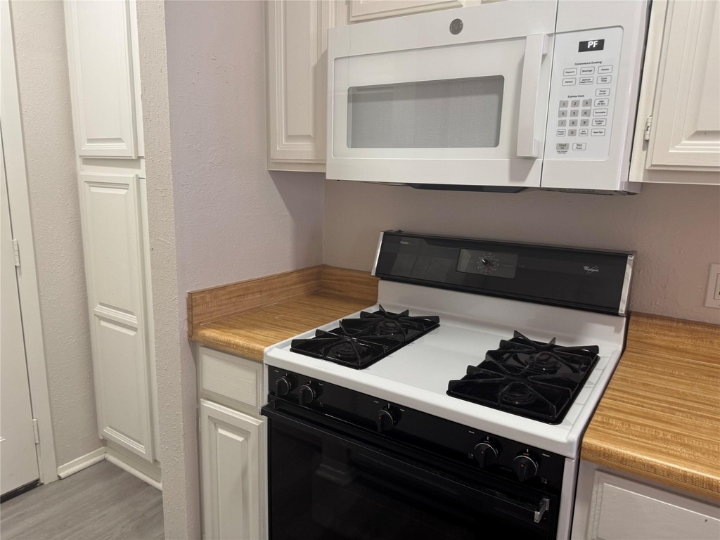 1229 Greenbrier Drive - Photo 5