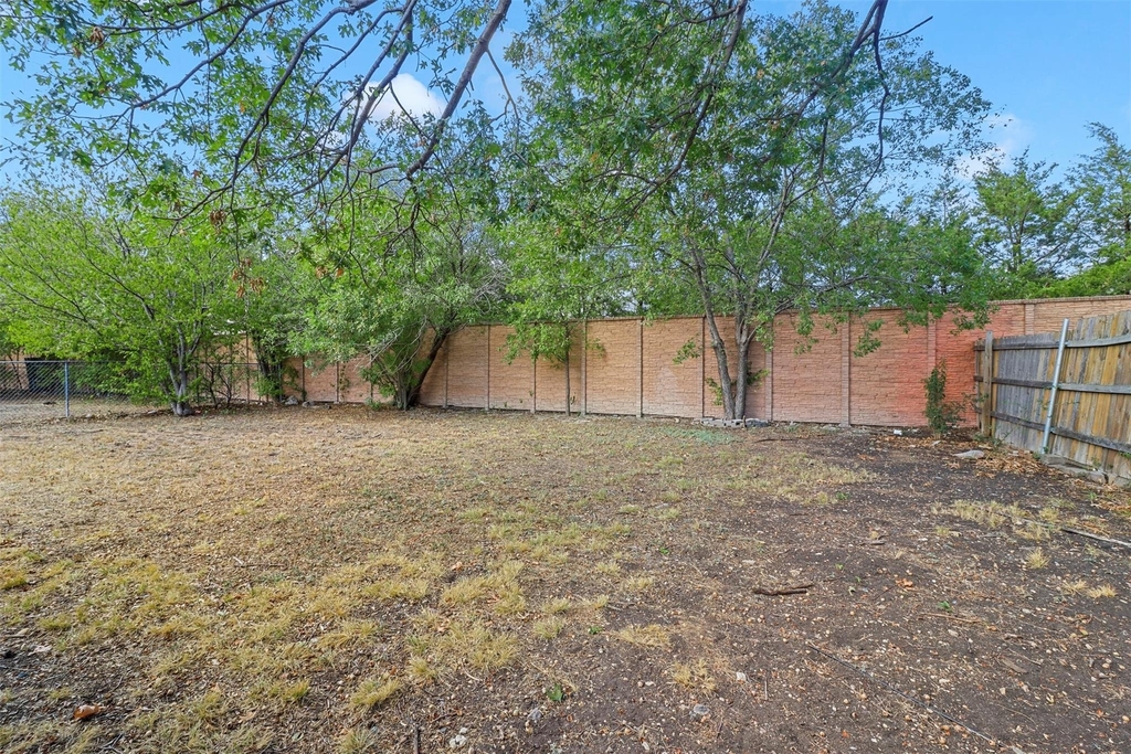 609 Shadyglen Drive - Photo 16