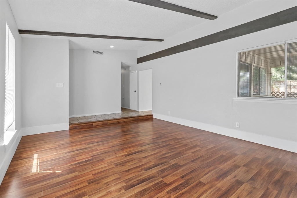 609 Shadyglen Drive - Photo 2