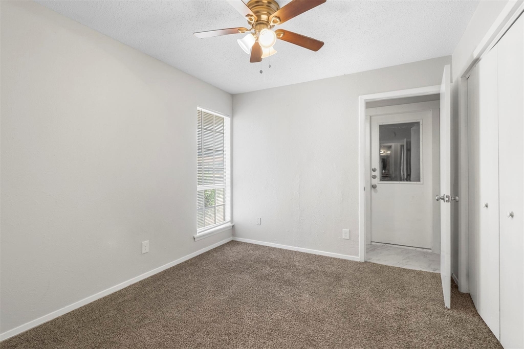 609 Shadyglen Drive - Photo 10