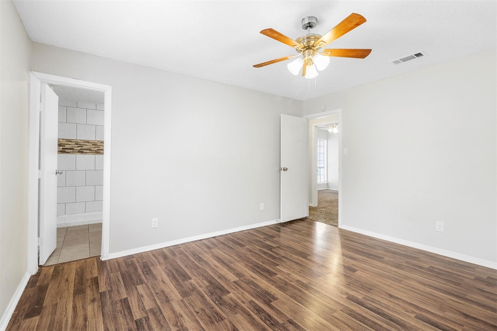 609 Shadyglen Drive - Photo 6