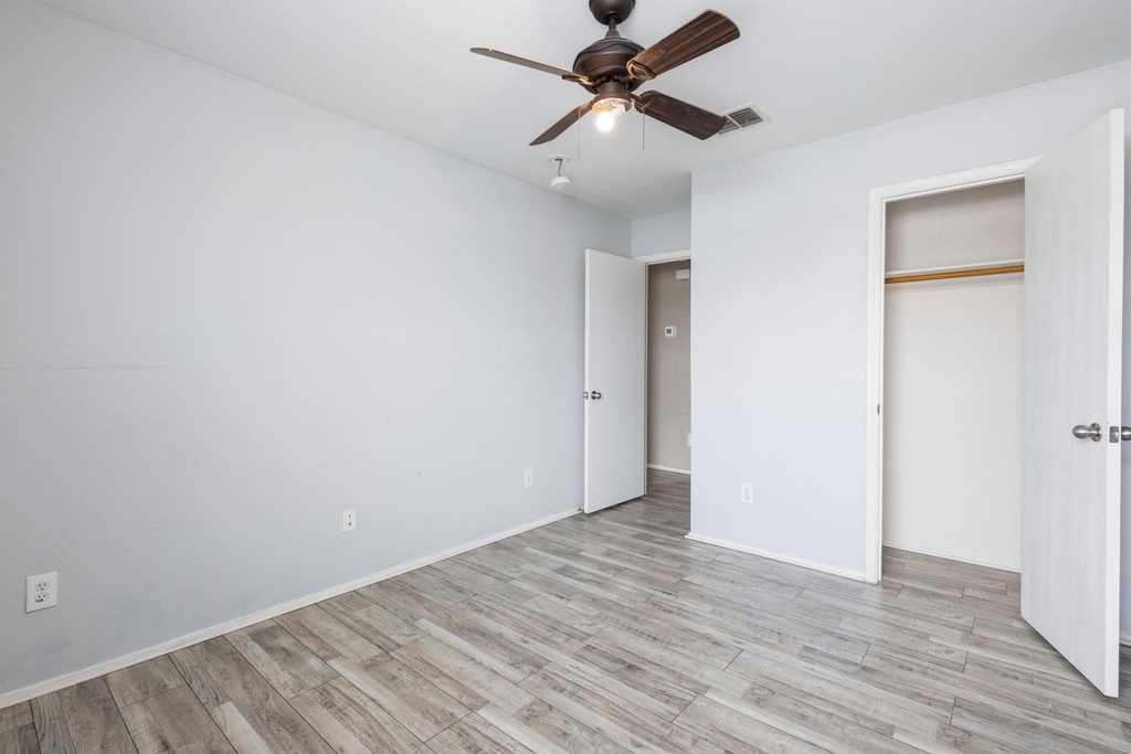 2322 Kingsway Drive - Photo 15