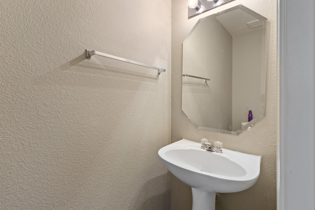 2322 Kingsway Drive - Photo 16