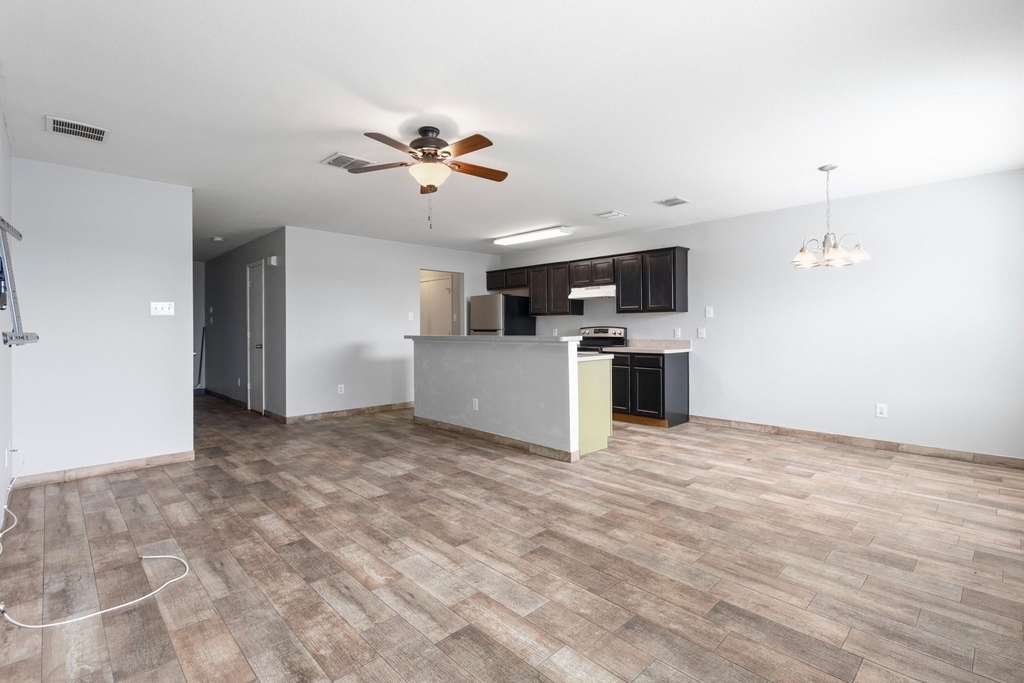 2322 Kingsway Drive - Photo 2