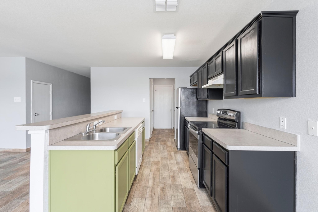 2322 Kingsway Drive - Photo 5