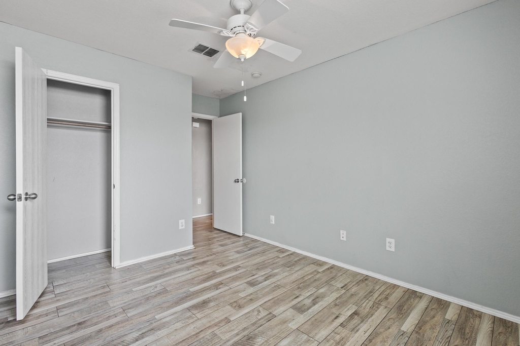 2322 Kingsway Drive - Photo 18