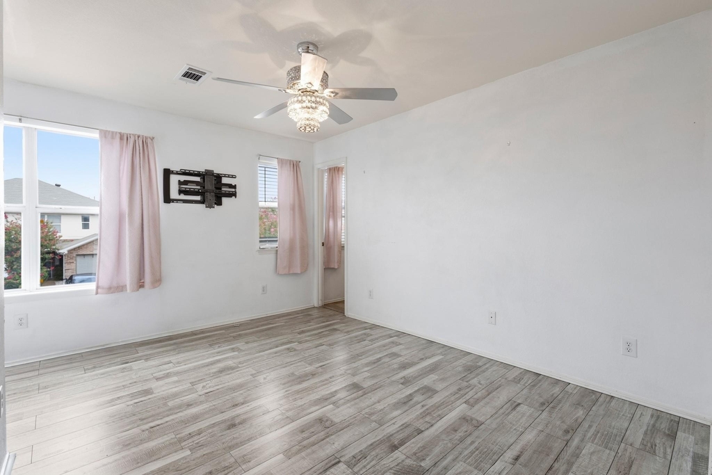 2322 Kingsway Drive - Photo 14