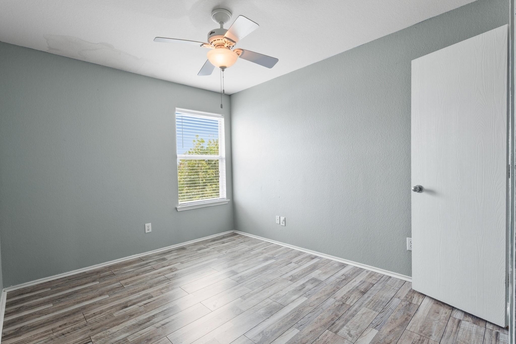 2322 Kingsway Drive - Photo 17