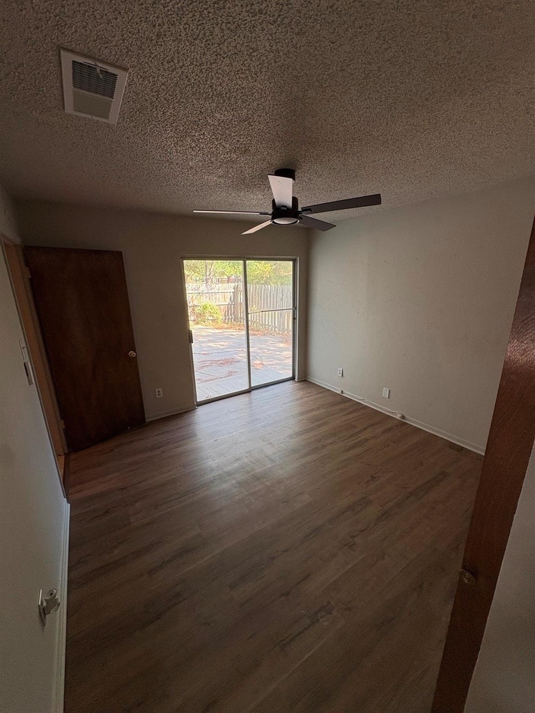 2205 Bowling Green Street - Photo 9