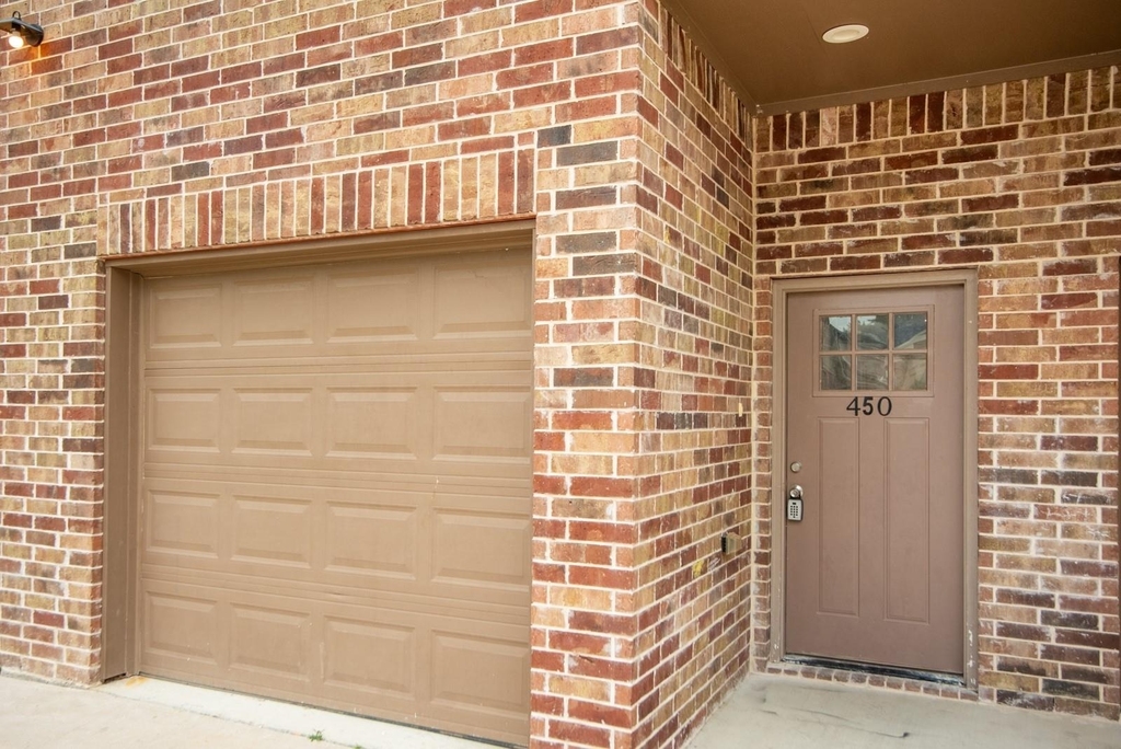 440 Pecan Hollow - Photo 1
