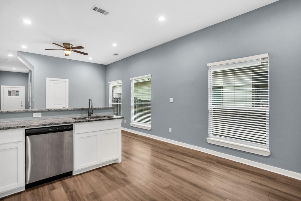 440 Pecan Hollow - Photo 7