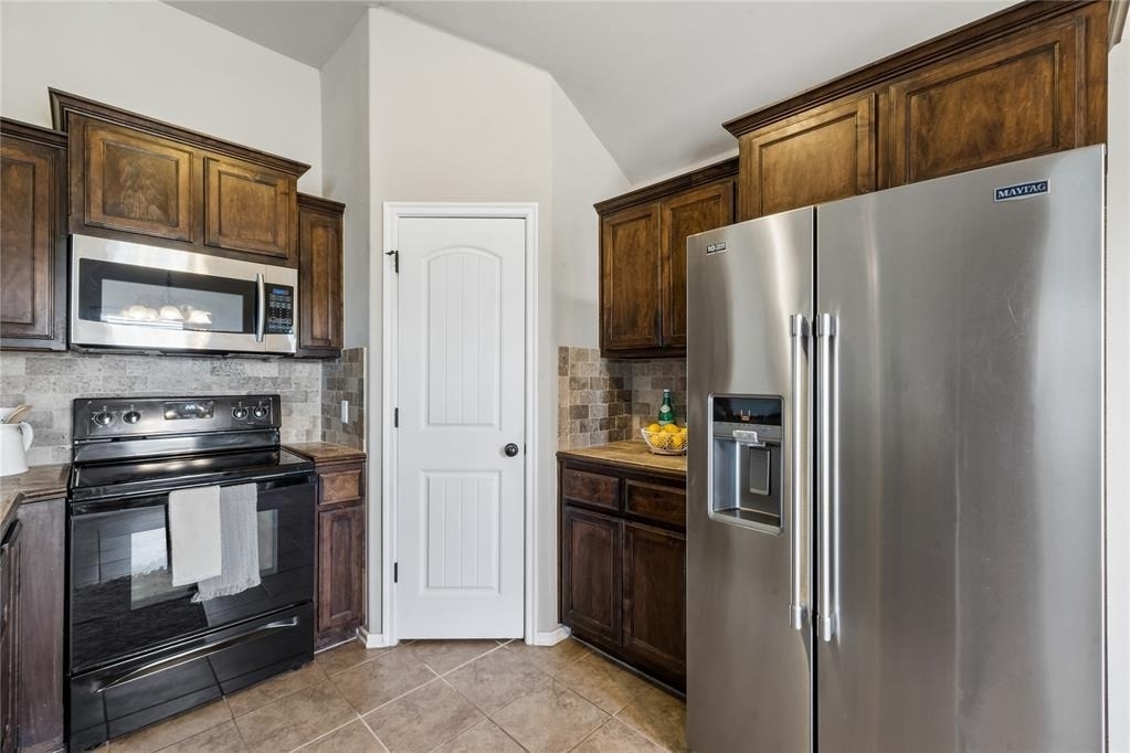 18220 Scarborough Drive - Photo 8