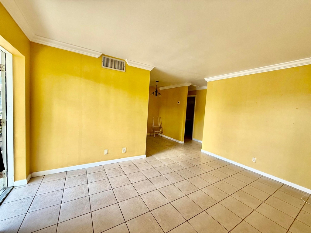 1607 Holly Street - Photo 1