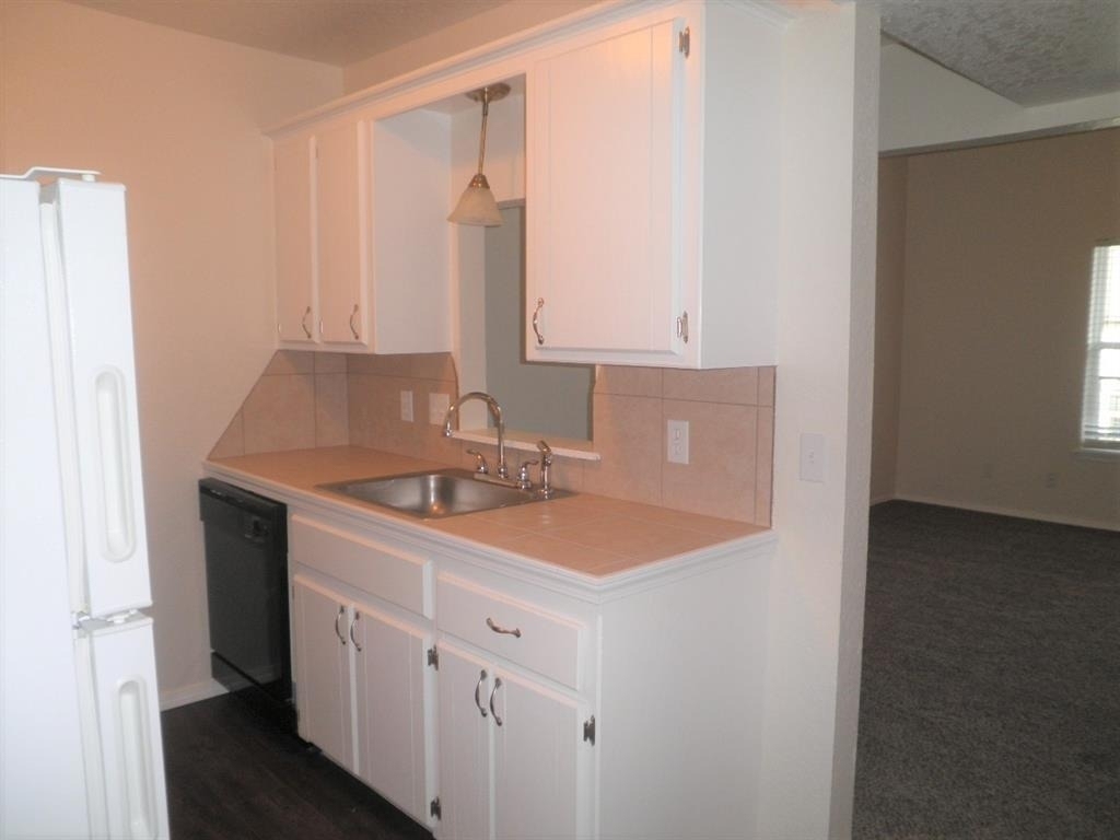 1901 E Lindsey Street - Photo 1