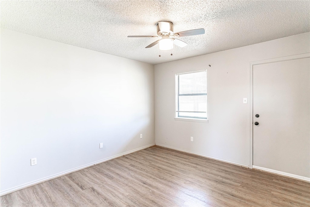 4031 Country Meadows Circle - Photo 17