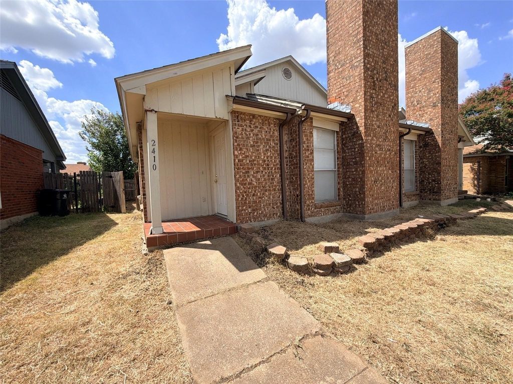 2410 Summer Place Drive - Photo 0