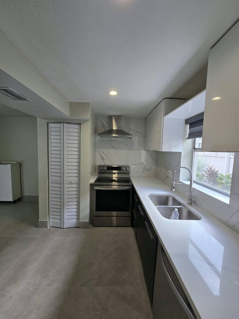7924 Sw 8th Street - Photo 8