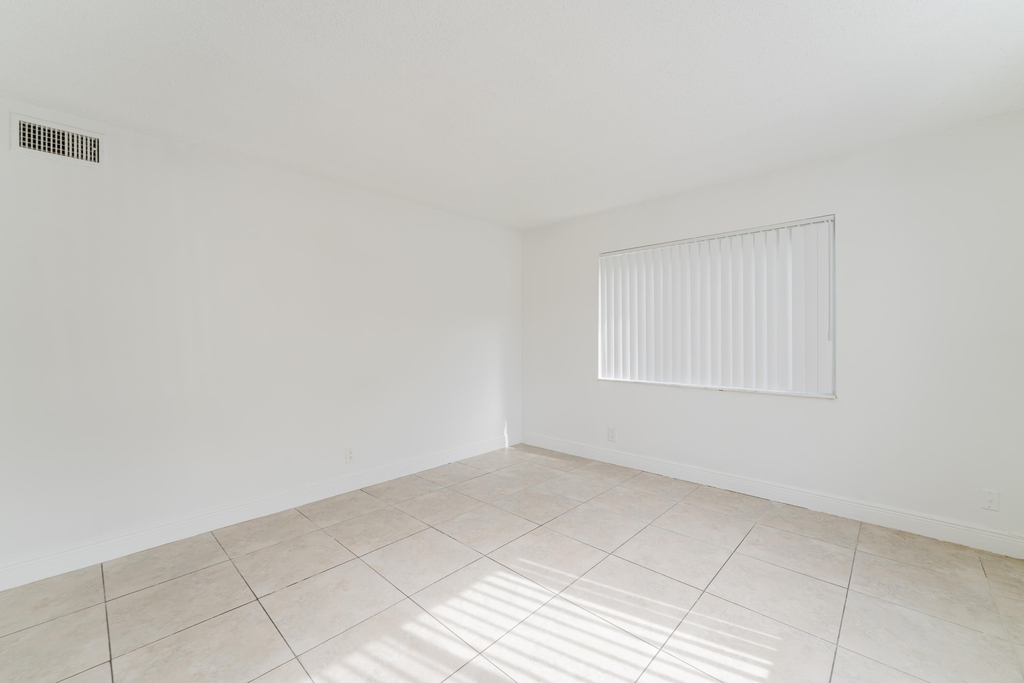 1220 Nw 16th Avenue - Photo 7