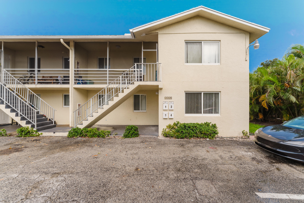 1220 Nw 16th Avenue - Photo 1