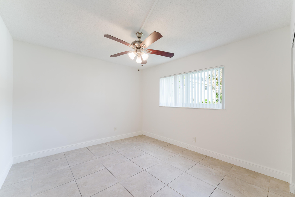 1220 Nw 16th Avenue - Photo 10