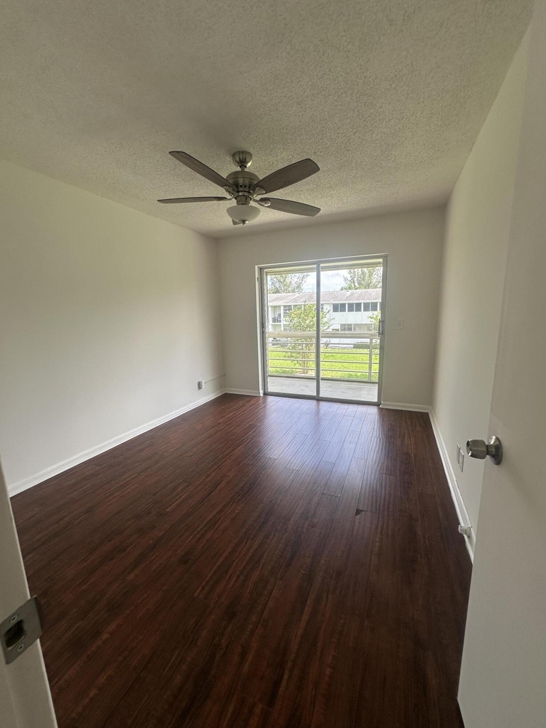 195 Windsor I - Photo 12