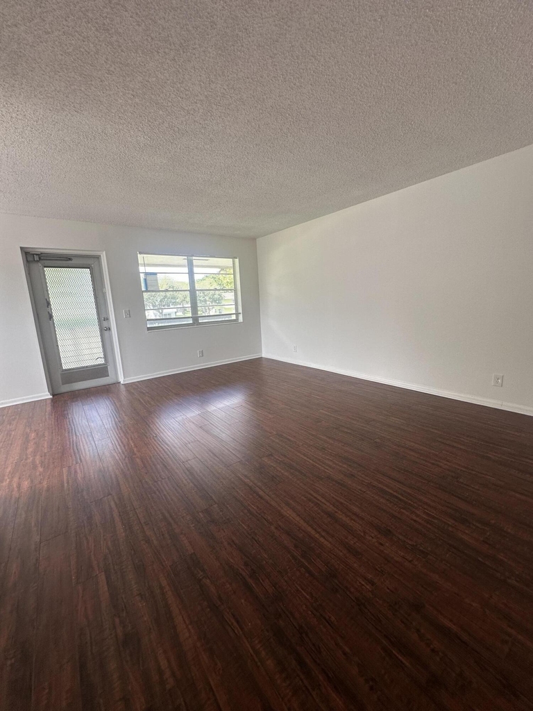 195 Windsor I - Photo 9