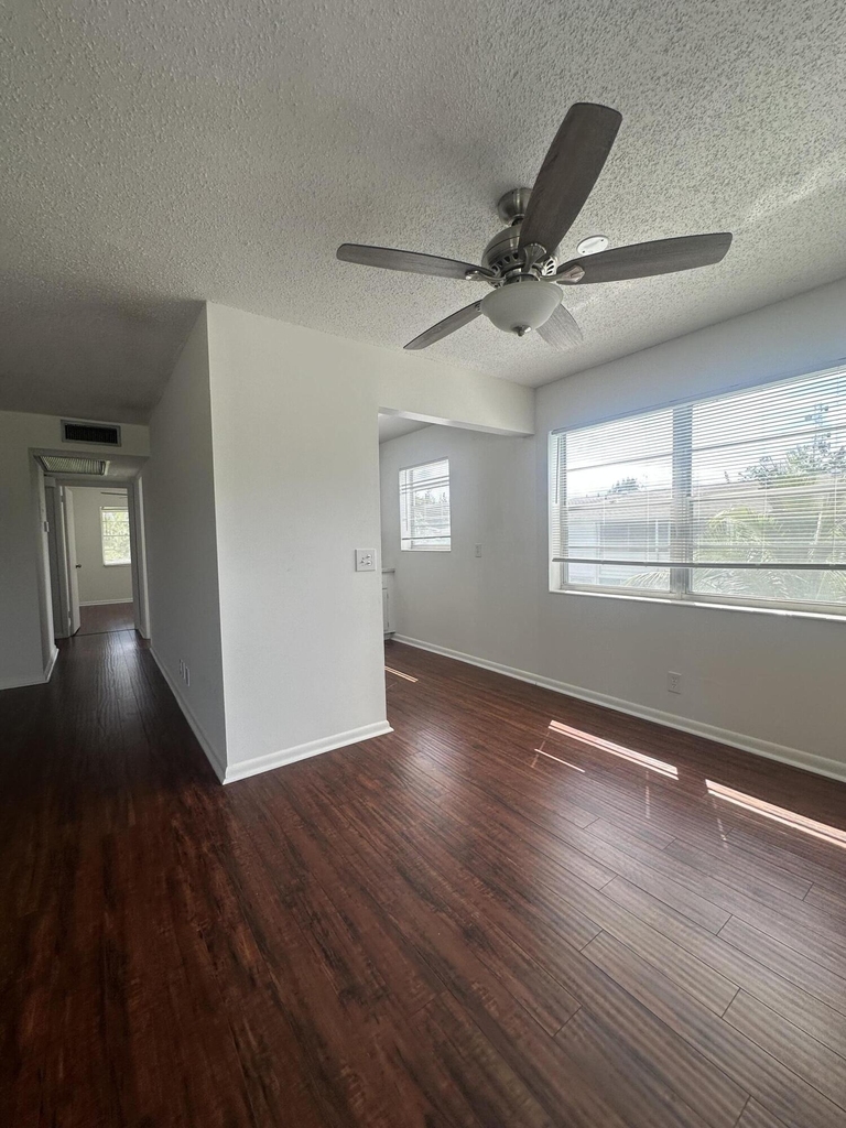 195 Windsor I - Photo 8